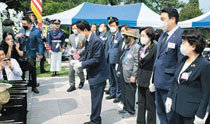 韓国戦争の英雄、故白善燁将軍の２周忌に尹大統領が献花贈る