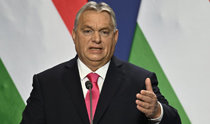 １４年政権のオルバン・ハンガリー大統領、スター政治家の「内部暴露」に動揺