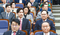 与党の非常対策委員長に黄祐呂元セヌリ代表を指名、「第１の任務、正常な党代表を迎えること」