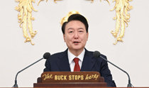 尹大統領、机の上の氏名標に「すべての責任は私が負う」