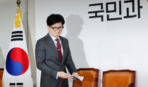 韓東勲与党代表、「生産的な対政府関係で民心に反応」