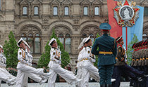 北朝鮮軍、ロシア戦勝式典で行進　「血盟」誇示