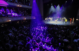 フランスのシャトレ劇場で韓国のブレイクダンス公演、１５００人の観客が大歓声
