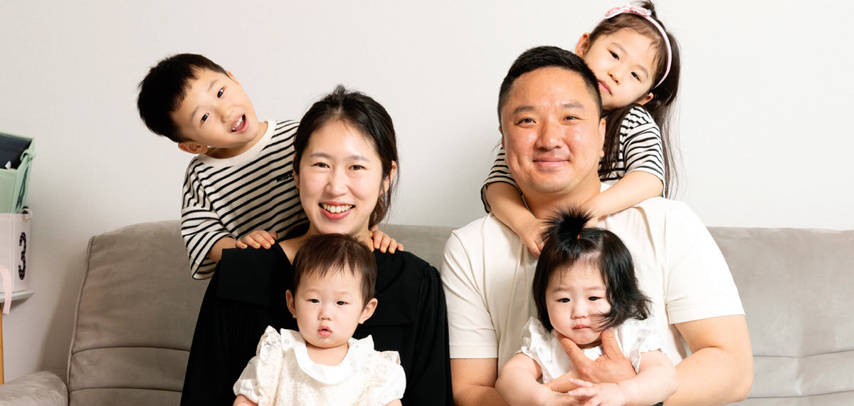 “겹쌍둥이 육아, 체력 외에 힘든 건 없어요”