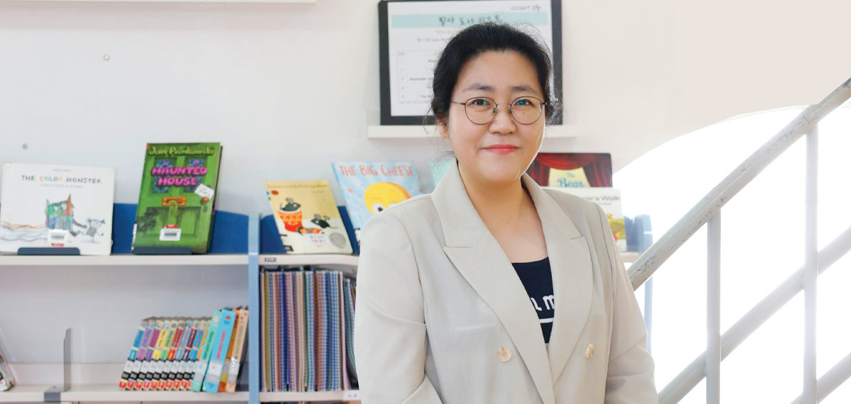 “단어와 문법 설명하는 순간 흥미 뚝 떨어져요”