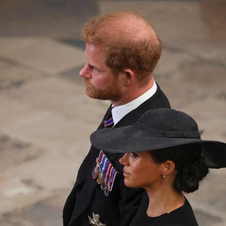 英 여왕 장례식, 예복 대신 수트 입은 왕실 남자는 누구?