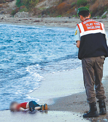 叙利亚难民儿童淹死图片