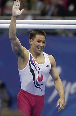Lee Joo-Hyung gets silver in gymnastics | The DONG-A ILBO