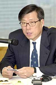 Chung makes comeback