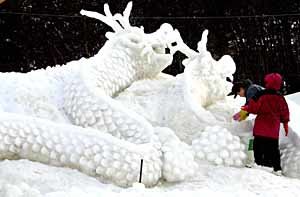 Dragon appears at snow festival