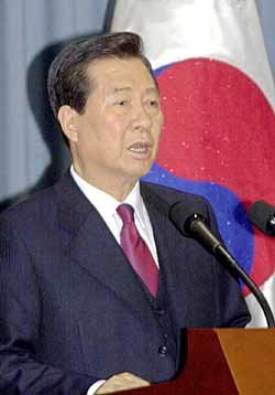 All-out effort to revive economy, a must: Kim states at press conf.