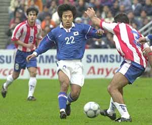 Hiddink`s national team garners first win