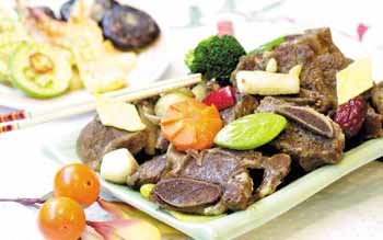 Taste of Chewing Plump Chop with Fresh Herb, Steamed Sydney Kalbee