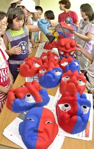 Making Korean Traditional Masks