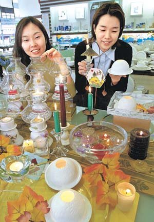 Pottery Lamp in the Evening of Autumn