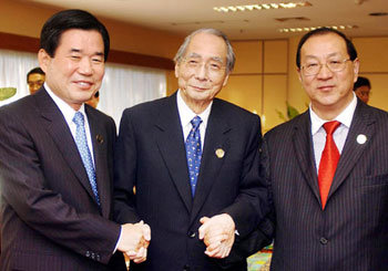 Finance Ministers Hold Talks