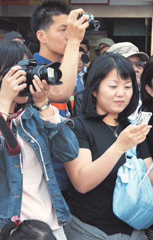 Busy Voters With Pictures