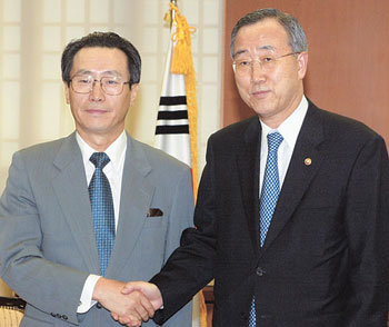 Minister Ban Ki-moon Greets Wu Dawei