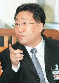 Broadcasting Commission and Commerce Ministry Contradict Secretary Yangs Explanation