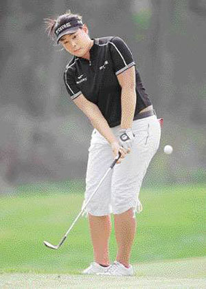 Korean LPGA Rookie Loses Grip on Lead