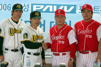 Hyundai vs. Hanwha: Tactics vs. Heart