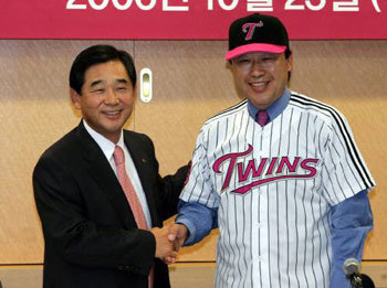 Kim Gets Record Deal to Manage LG