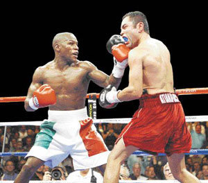 Champion Mayweather Announces Retirement