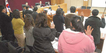 Nations First Jurors Take an Oath