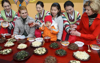 CJ Offers Free Instant Rice for Full Moon Day