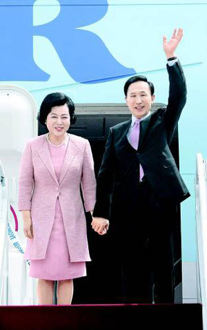 President Lee Leaves for U.S., Japan
