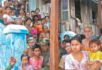 Cyclone Victims Awaits Aid