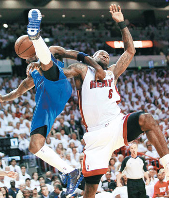 Heat wins Game 1