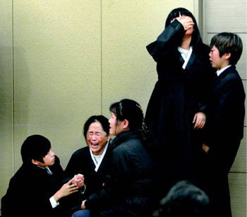 Mourning fallen maritime officer