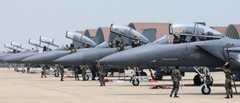 F-15K fighters in a line