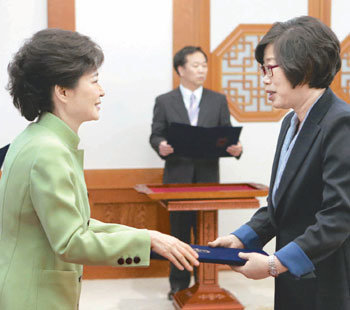 Pres. Park completes her first cabinet