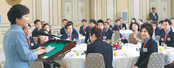 WorldSkills winners invited to the presidential office