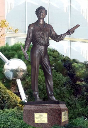 `If life deceives you`