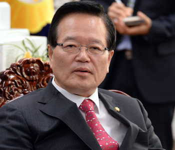 Speaker delays transfer of revision bill for National Assembly Act