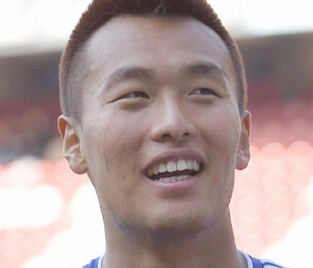 Kim Shin-wook joins national team under Stielike