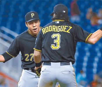 Kang Jung-ho garners the seasons 27th walk