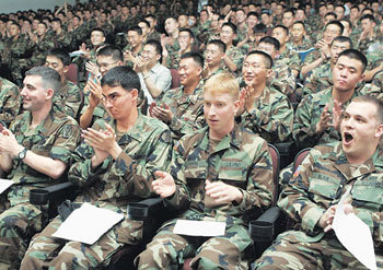 在韓米軍の韓国語スピーチ大会 東亜日報