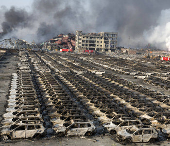 中国天津港で大規模な爆発事故 ４４人死亡５００人あまり負傷 東亜日報
