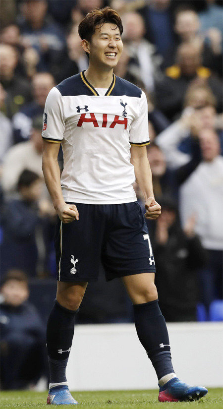 손흥민 해트트릭, 인종차별 발언 밀월 팬들 잠재웠다