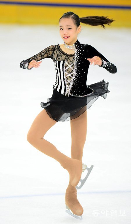 눈빛도 손짓도 연아 보는 듯…지구촌 유혹하는 ‘14세 요정’