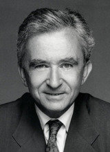 佛루이뷔통 아르노 회장, 디오르지분 100% 인수...33년만에 ‘명품 제왕’ 완성