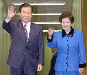 김대통령 부시대통령과 정상회담차 출국