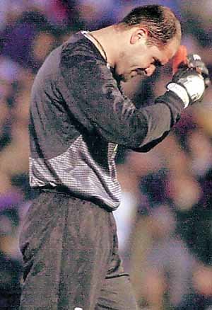 브라질 위기, 카메룬 첫 확정