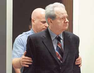 재판소의 밀로셰비치