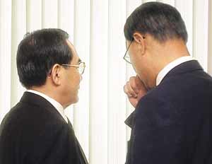 통일-대표 밀담