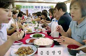 남아도는 쌀 우리가 도와야죠